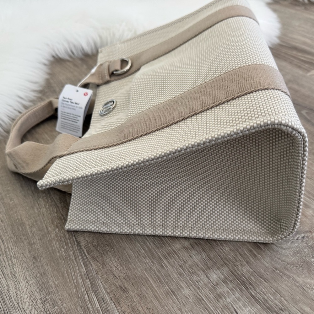 🍋 Lululemon Two-Tone Canvas Mini Tote Bag 4.5L- Mojave Tan/Light Ivory - Picture 4 of 12